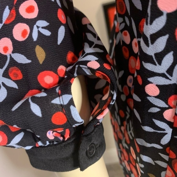 LOFT | Puffer Long Sleeve Floral Berry Keyhole XSP - Picture 11 of 15